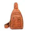 Bolso de Pecho para Mujer de Comercio Exterior Transfronterizo 2025 Bolso Cruzado Casual de Hombro Moda Deportiva Bolso de Pecho de Cuero Suave Lavado Venta al por Mayor