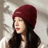 Nuevo gorro de punto de moda estilo coreano con bordado de letras, gorro cálido versátil para exteriores para parejas, gorro casual de lana