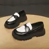 Mocasines Infantiles 2026 Estilo Nuevo Estilo Británico Zapatos de Piel Blanco y Negro Bloques de Color Suela Gruesa Zapatos de Plataforma Unisex Zapatos Casuales Niño