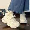 Tênis Chunky de Couro Genuíno para Mulheres, Modelo Outono 2026, Sapatos Respiráveis de Verão, Tênis Esportivos Brancos Casuais Versáteis para Mulheres