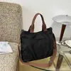 Cross2026 Verão Novas Bolsas Femininas Simples Pequenas Bolsas de Mão Bolsas Tote Plissadas Artísticas Retrô