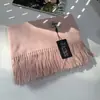 Nuevo pañuelo JM320g de terciopelo plateado liso con borlas para mujer, versión coreana de invierno, engrosado y cálido, chal de imitación cachemir