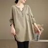 Foto real da nova camiseta de gola V soltinha plus size de outono e inverno, blusa básica de manga comprida com bolso de cor sólida para mulheres