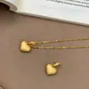 Colar Coração Escovado Fosco Design Nicho Francês Retenção Forte de Cor Banhado a Ouro 24K Mesmo Estilo da Loja de Ouro