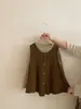 Nuevo conjunto de tres piezas de otoño para niñas estilo coreano: camiseta básica simple de manga larga, vestido chaleco elegante, pantalones rectos florales versátiles