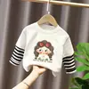 Camiseta Feminina 2025 Nova Roupa de Primavera e Outono Estilo Infantil Desenho Falso Duas Peças Camisa de Base Manga Longa Top de Outono para Bebê