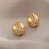 Pendientes de Pin de Oro Real Plateado Cobre Pendientes de Abanico de Lujo Ligero Retro Sentido Avanzado Moda Elegante Elegante Joyería Única para Orejas