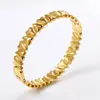Pulsera de acero de titanio con cierre de corazón entrelazado abierto de lujo ligero de nicho