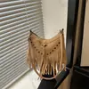 Bolso de mujer de gran capacidad, nuevo modelo de moda otoño 2026, bandolera retro con remaches texturizados y flecos