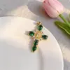 Collar Colgante de Ángel Blanco Diosa Cruz con Microincrustaciones de Circonita en Cobre Estilo Europeo y Americano Diseño de Nicho con Cruz Tachonada de Diamantes