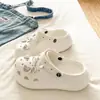 Song Xiaoke 2026 Modelo Nuevo para Aumentar la Altura Suela Gruesa Simples Casuales EVA Puntera Cerrada Zuecos para Mujeres y Parejas para Uso al Aire Libre