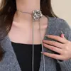 Colar Ajustável de Flor de Metal Estilo Frio Longo com Franja Corrente de Lã Nicho Personalizado Novo Colar Corrente para Mulheres