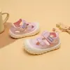 Zapatos de verano simples y versátiles para bebés y niños pequeños, sandalias transpirables para niñas, zapatos cerrados antideslizantes de suela blanda para proteger los dedos de los pies al caminar para niños