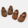 Zapatos Birkenstock retro simples con lazo estilo bosque para niñas, nuevo versátil para otoño 2026, zapatos de piel de princesa con suela blanda