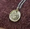 Colgante de plata de ley S925 chapado en oro amarillo Dios de la Riqueza, colgante redondo sólido retro desgastado para hombre y mujer
