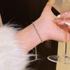 Pulsera de Diamantes de Arco de Nicho de Alta Gama para Mujer, Lujo Accesible y Versátil Pulsera Ins, Joyería de Mano Popular para Estudiantes 2025