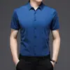 Camisa de manga curta de seda gelada sem rastros de verão 2023, camisa fina masculina, estilo coreano, casual para negócios, roupa masculina