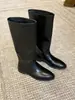 Botas altas pretas vintage de couro estilo coreano para mulheres, versáteis e afinam a silhueta, com saltos grossos, botas longas acima do joelho