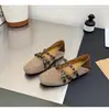 Sapatos Mary Jane plataforma com fivela de veludo para mulheres, novo estilo verão 2026, bico quadrado, com tachas, sapatos de balé da moda