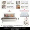 Cama tapizada de rayas verticales minimalista moderna, patas metálicas finas de color blanco roto, cama doble de 1.8 metros para dormitorio principal, cama de bodas minimalista italiana