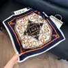 Novo Estilo Lenço Feminino Quadrado 70cm com Elegante Estampa Floral, Lenço de Seda Chiffon Cetim, Lenço de Pescoço Decorativo Artístico de Alta Qualidade