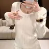 Design de primavera e outono com detalhes vazados em blocos, elegante, modelador, suave, rejuvenescedor, gola redonda, malha simples casual básica para mulheres