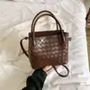 Bolso mujer 2026 bandolera moda cubo bolso de mano hombro para ir al trabajo nicho un solo hombro verano tejido moda nuevo estilo