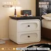 Mesita de noche usada para dormitorio del hogar, modelo nuevo 2026, lujo ligero con sensación de alta gama, mueble de almacenamiento de noche vintage negro