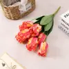 Flores y follaje artificiales, incluyendo tulipanes de seda con nueve cabezas de flor, para escaparates, decoraciones de tiendas y arreglos florales artísticos de lujo ligero