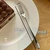 Tenedor de Fruta Influencer de Acero Inoxidable Acabado Brillante Palillos de Fruta Tenedor con Agujero Redondo Hotel Ensalada Tenedor Pequeño Hogar Tenedor de Postre de Gama Alta
