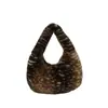 Bolso de mano de felpa para mujer, nuevo para otoño e invierno, transfronterizo, bolso de mano texturizado para la noche, bolso tipo dumpling, bolso de hombro, bolso cruzado, elegante y chic