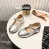Sapatos de Princesa para Meninas, Salto Alto, Novo Estilo Primavera e Outono 2026, Sapatos de Couro para Bebê Inspirados na Chanel, Sapatos Individuais Macios com Solado para Crianças para Combinar com Vestidos