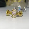 Anillo Versa Francés Simple y de Alta Gama con Zafiro Sintético para Mujer, Lujo Accesible Chapado en Oro de 18 Quilates, Anillo Exquisito y Versátil de Nicho