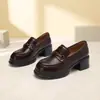 Guangzhou Novo Couro Genuíno de Cordeiro Bico Redondo Salto Médio Couro de Cordeiro Tanning Vegetal Estilo Britânico Fivela de Sela Mocassins Sapatos Pequenos de Couro Femininos Transfronteiriço