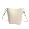 Bolso tejido de verano súper elegante para mujer, nuevo estilo coreano 2026, bolso cruzado de alta gama vintage de nicho para teléfono