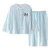 Pijama estiloso de outono, nova coleção para meninas: Conjunto de duas peças de algodão com mangas compridas e estampa de nuvens, uma opção de roupa de casa moderna e confortável para crianças, adequado para usar tanto em ambientes internos quanto externos.