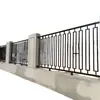 Cercado moderno de acero galvanizado escalonado, resistente a la intemperie y a la corrosión, hecho a medida para áreas residenciales, parques industriales y proyectos de protección de muros municipales