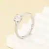 Anel de Ajuste de Diamante de Quatro Garras INS Personalidade Quadrado/Redondo Diamante Moda Nicho Pedra Colorida Aço Inoxidável Temperamento Anel Feminino