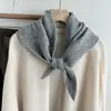 Bufanda Triangular de Lana, Estilo Coreano de Nicho, Contiene Lana, Sensación de Alta Gama, Bufanda Simple de Invierno para Mujer, Bufanda Versátil Coreana para el Cuello, Color Sólido