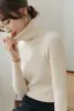 Camiseta básica de punto de cuello alto grueso de hilo hilado con núcleo de lana de dos piezas para mujer, nuevo suéter de otoño e invierno con sensación de alta gama, top ajustado