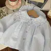 Camisa xadrez azul com gola bordada de margaridas de bebê, fresca para a primavera, top infantil para meninas
