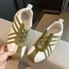 Sapatilhas de treino de balé femininas 2026 Verão Outono Novos Sapatos Versáteis Populares Sola Macia Sapatos Femininos Retro Leves Sapatos de Plataforma