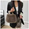 Bolsa Fofa de Nicho Super Popular para Mulheres Outono e Inverno 2025 Nova Tendência Venda Quente Bolsa Transversal Bolsa de Mão Bolsa de Balde Peluda