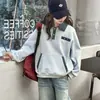 Moletom com Gola Lapela para Meninas 2026 Novo Estilo Primavera e Outono Moda Infantil Tendência para Crianças Maiores Roupa Casual Versátil