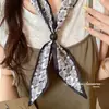 Moderna cadena de suéter de poliéster con lunares, simple collar de perlas, cadena de suéter personalizada de alta gama de nicho, collar de diseño elegante para mujer