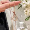 Anel Rosa de Diamante Completo Cor de Ovo de Pombo com Pingente Colar de Calcedônia em Forma de Cabacinha Conjunto de Joias Estilo Medieval