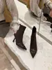 []Botas Curtas Femininas Bico Fino 2026 Outono Inverno Novas Tira Fina Salto Alto Fino Elásticas Afuniladas Moda Botas de Cano Médio
