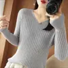 Top de punto con cuello en V 2025 Camisa básica Nueva prenda de punto de punto Suéter Invierno Primavera Otoño Ropa de punto para mujer Rayas Mangas largas Estilo ajustado Delgado