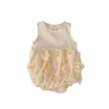 Estilo Novo Verão 2026 Moda Bebê Menina Vestido Princesa Fashionável Macacão Romper com Design de Flor Rosa