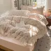 Juego de ropa de cama de cuatro piezas estilo princesa de encaje y terciopelo de leche, engrosado para otoño e invierno, incluye funda de edredón y sábana, y un juego de ropa de cama de tres piezas de vellón de coral